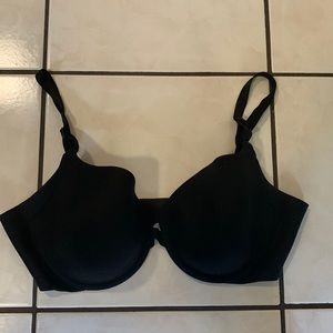 Women’s size 36 C black underwire Warner’s bra.